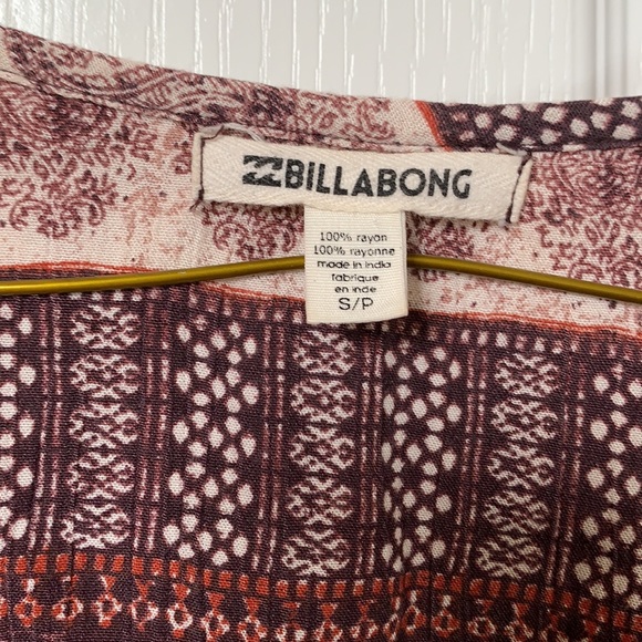 Billabong Pattern T-Shirt Size S EUC - Picture 2 of 5